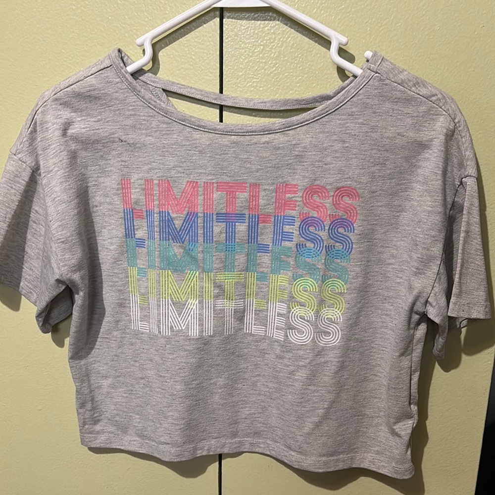 GAP Gray Crop T-Shirt with Short Sleeves and Crew Neck